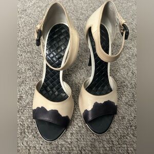 Bottega Veneta Cream and Black Women's Heels size 36